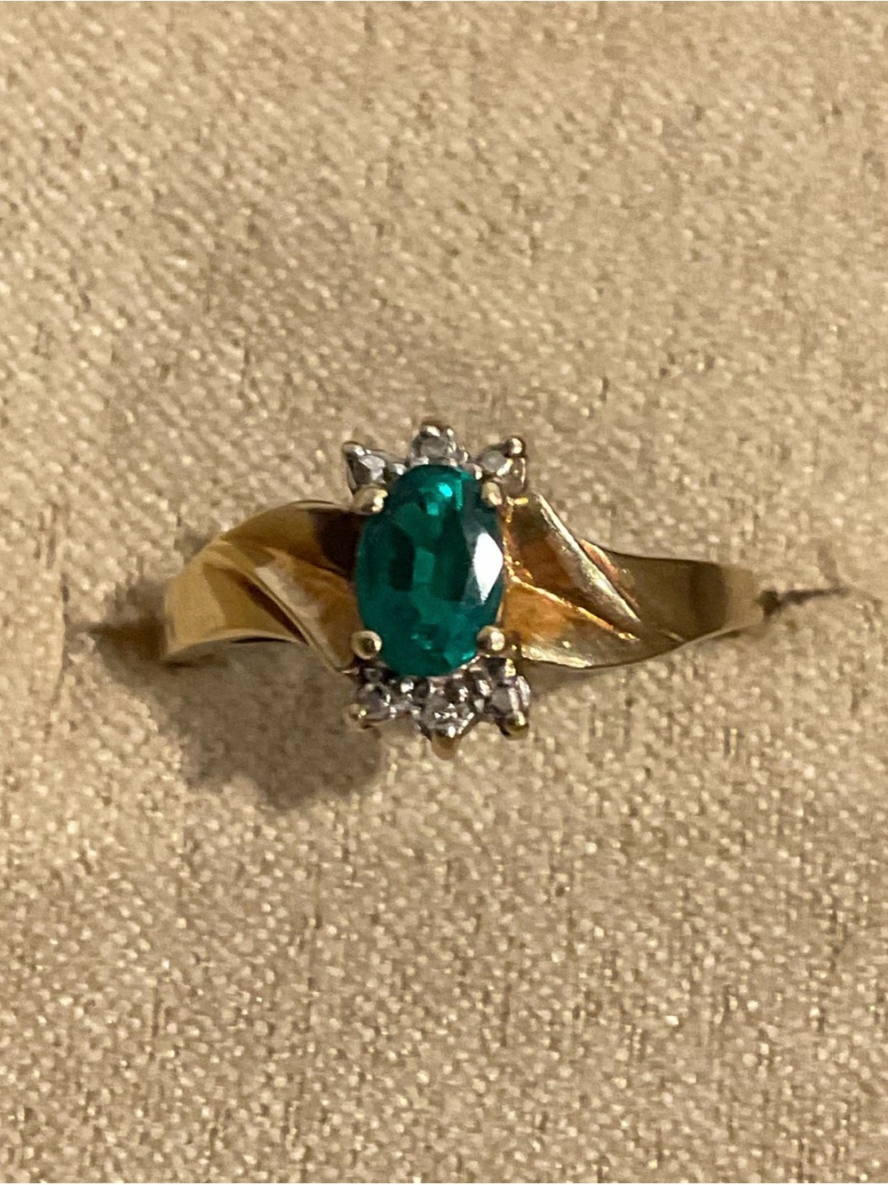Vintage 10K genuine emerald an diamond ring